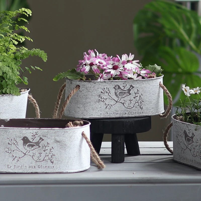 Decorative storage basket made of metal with natural design Stornfield