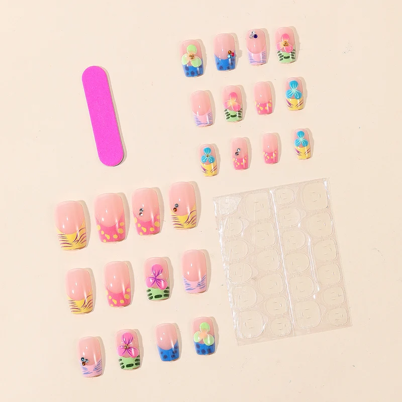Künstlerisches Blumendesign Nagelkunstverlängerungen Karnz