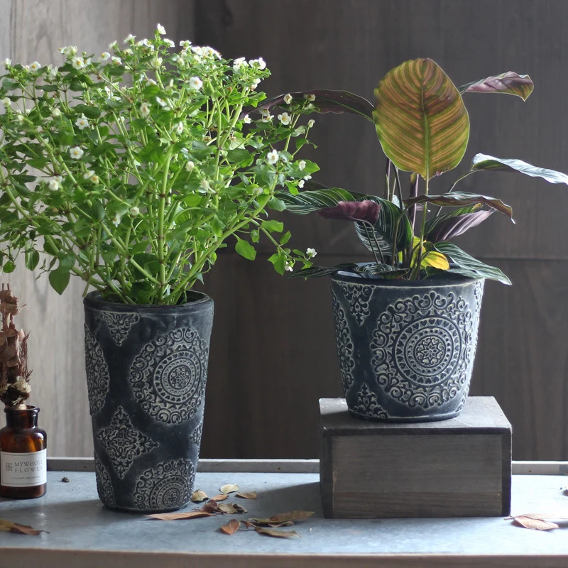 Elegant flower vase made of ceramic Stornfield