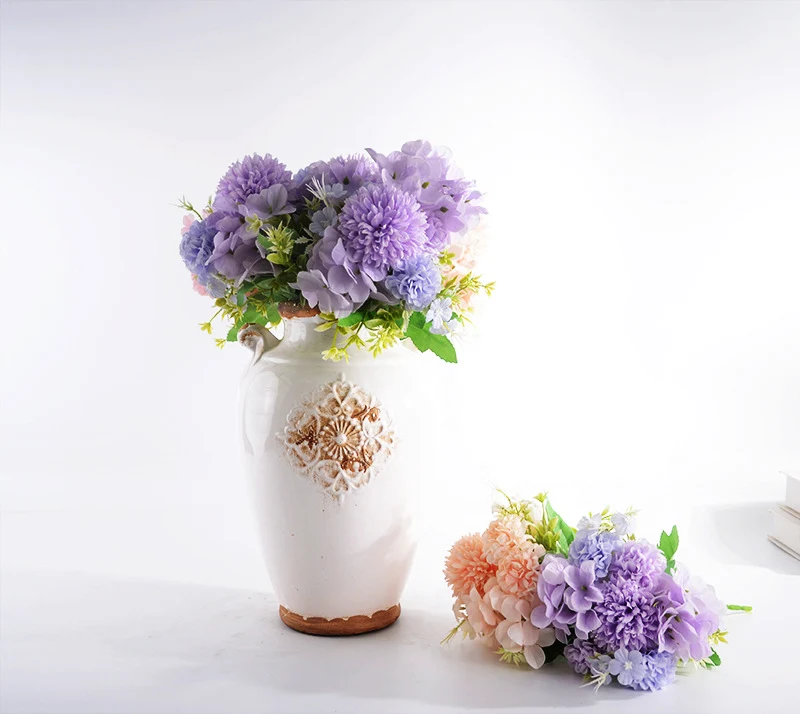 Elegant ceramic vase with decorative pattern Stornfield