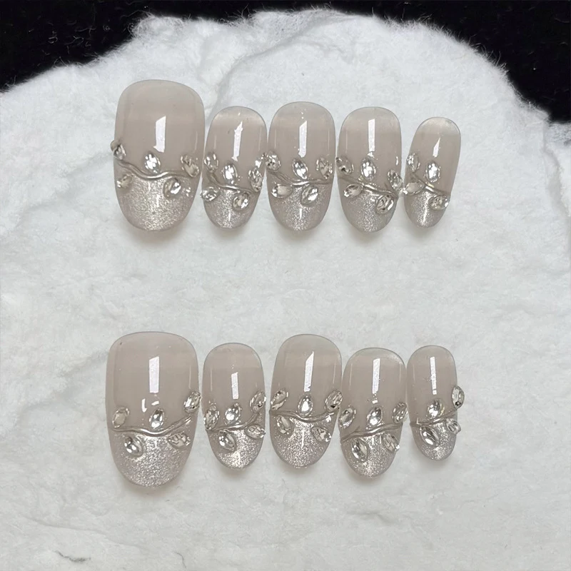 Elegante Press-On Nagel Set mit dekorativen Strass-Akzenten Karnz