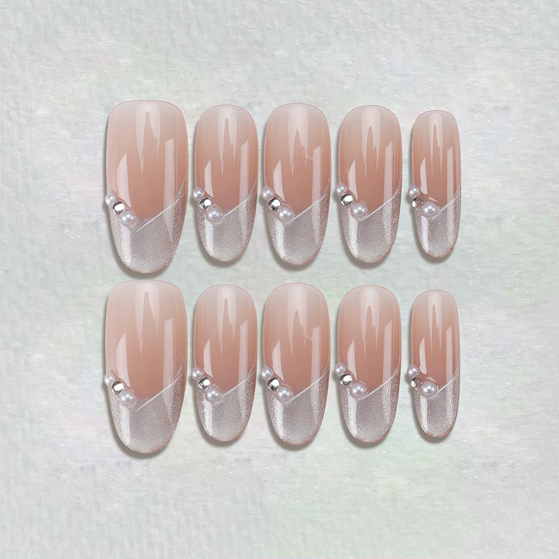 Elegantes Press-On-Nagelset mit künstlerischen Details Karnz