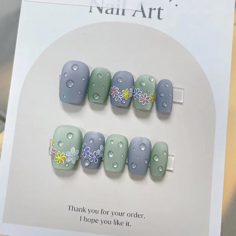 Thematische Nagelkunst Press-On Nägel mit süßen Charakter- und Schleifendesigns Karnz