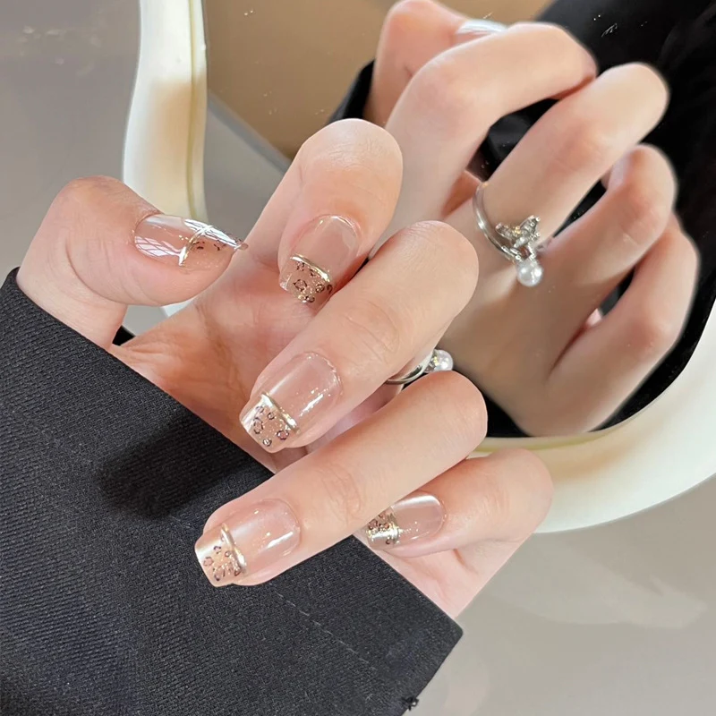 Stylische Press-On-Nageltips mit Leopardendesign Karnz