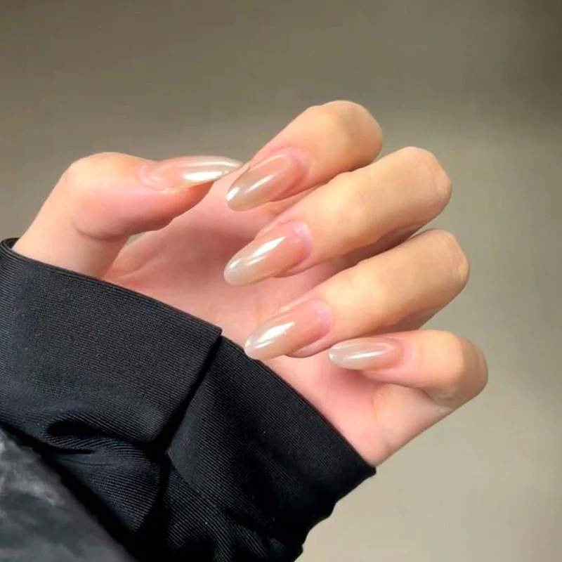 Stylisches Press-On Nagel-Set mit eleganten Glitzerakzenten Karnz