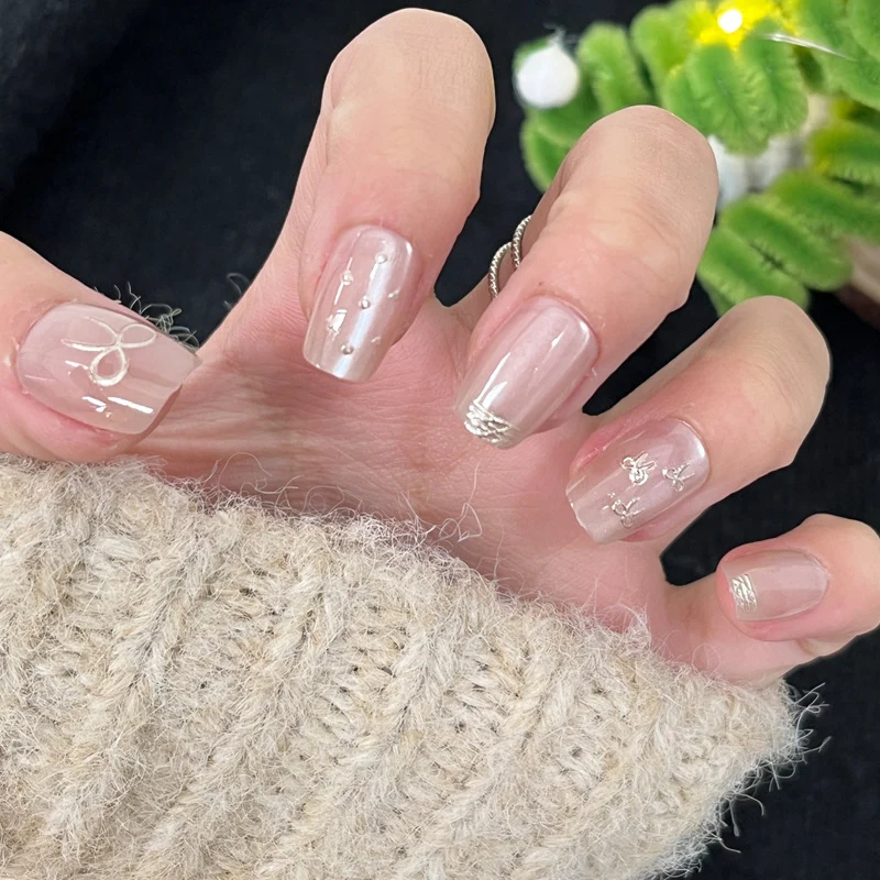 Stylisches Nagelkunst Press-On Set mit Glitter und glänzendem Finish Karnz
