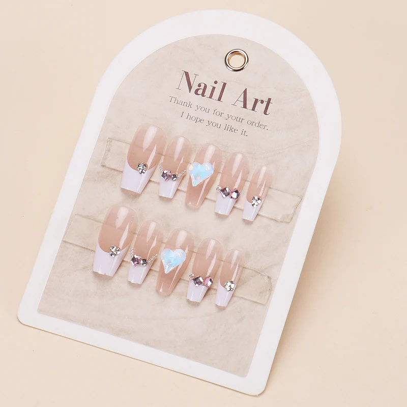 Stylisches Nagelkunst Press-On Set mit Glitter und glänzendem Finish Karnz