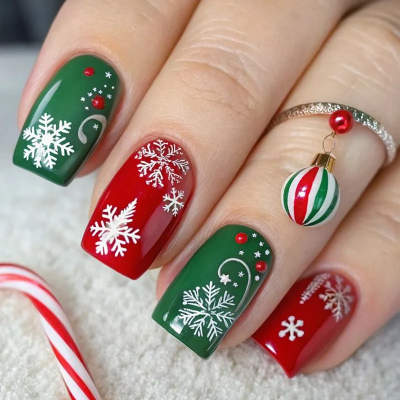 Festive Holiday-Themed Nail Art Extensions Stornfield 1789713261