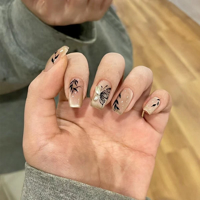 Glänzendes Schmetterlings-Nagelkunst-Set Karnz