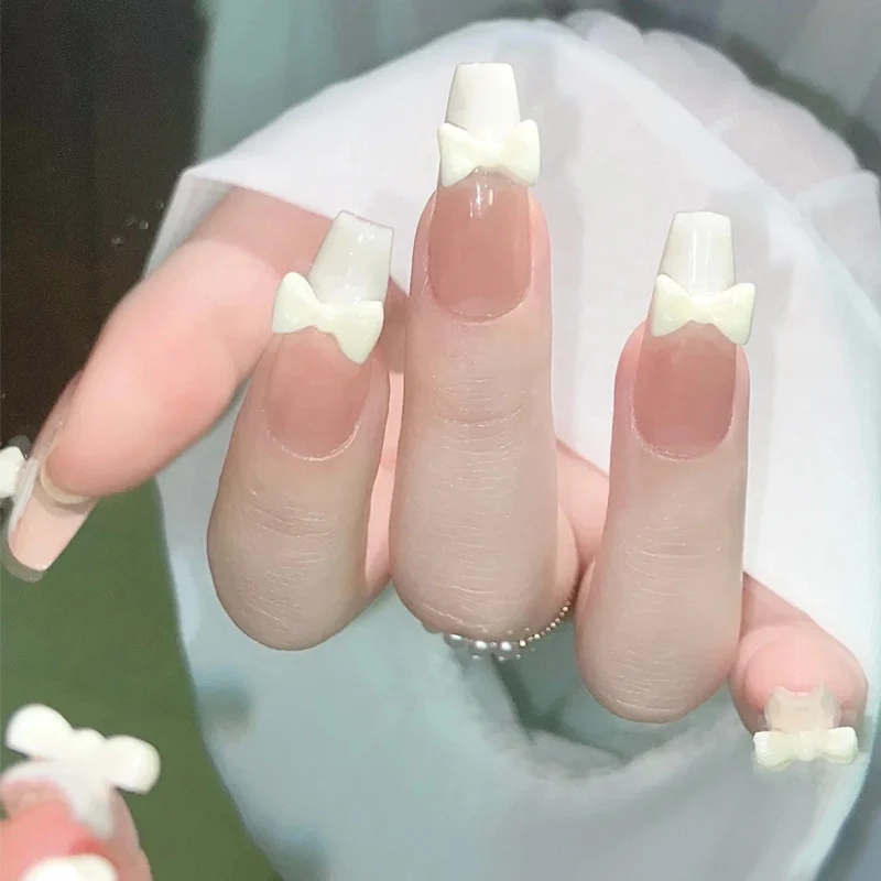 Press-On Nail Design Set mit künstlerischen holografischen Elementen Karnz