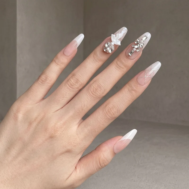 Premium Dekorative Druck-On-Nagelkunst mit floralen und Strass-Akzenten Karnz