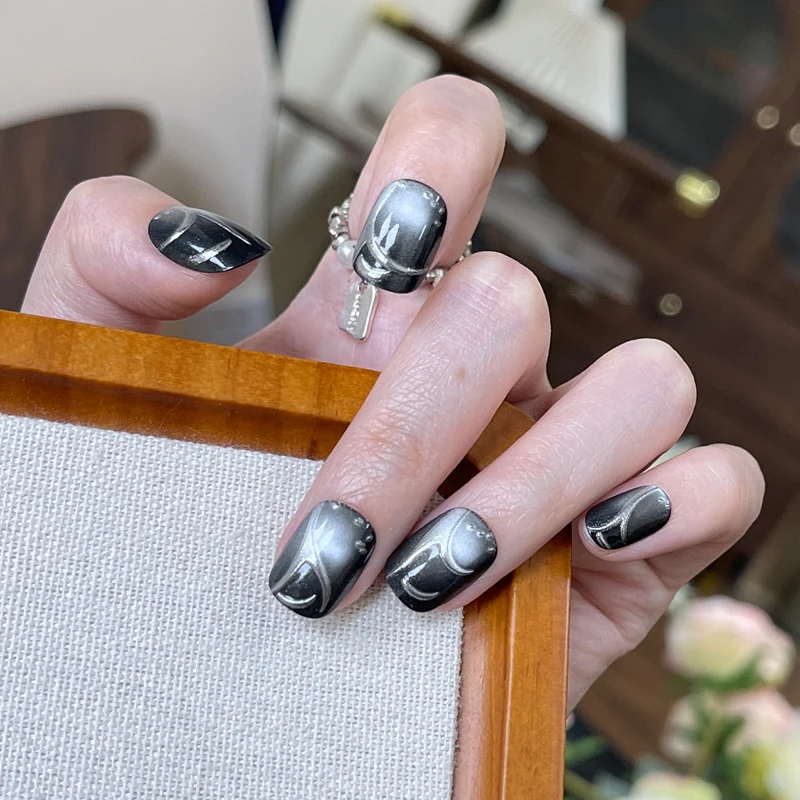 Premium Künstlerische Press-On Nageldesign Karnz