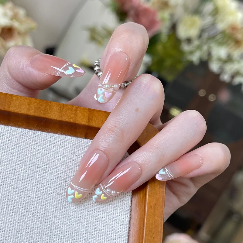 Herz-Themen Press-On Nagelset mit dekorativem Akzent Karnz