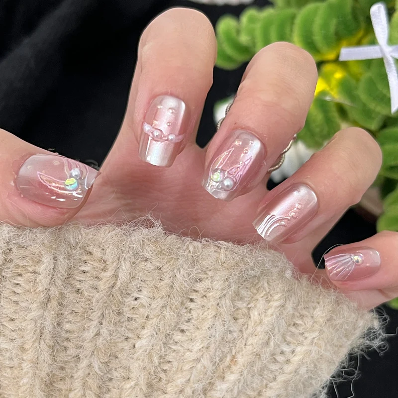 Glänzendes Nagelkunstset mit funkelnden Glitzerakzenten Karnz