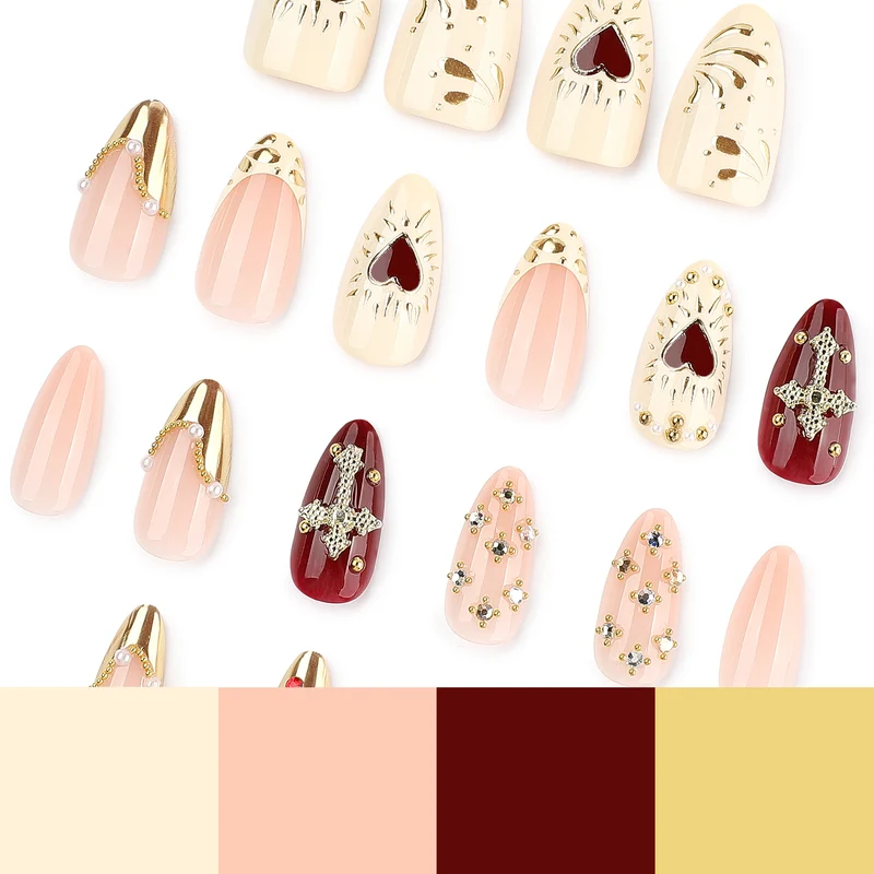 Kunstvolle Nagelkunst mit Strass- und Goldakzenten Karnz