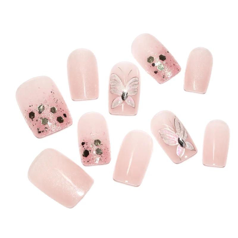 Kunstvolle Nagelkunst mit Schmetterlingsmotiven und Glitzerakzenten Karnz