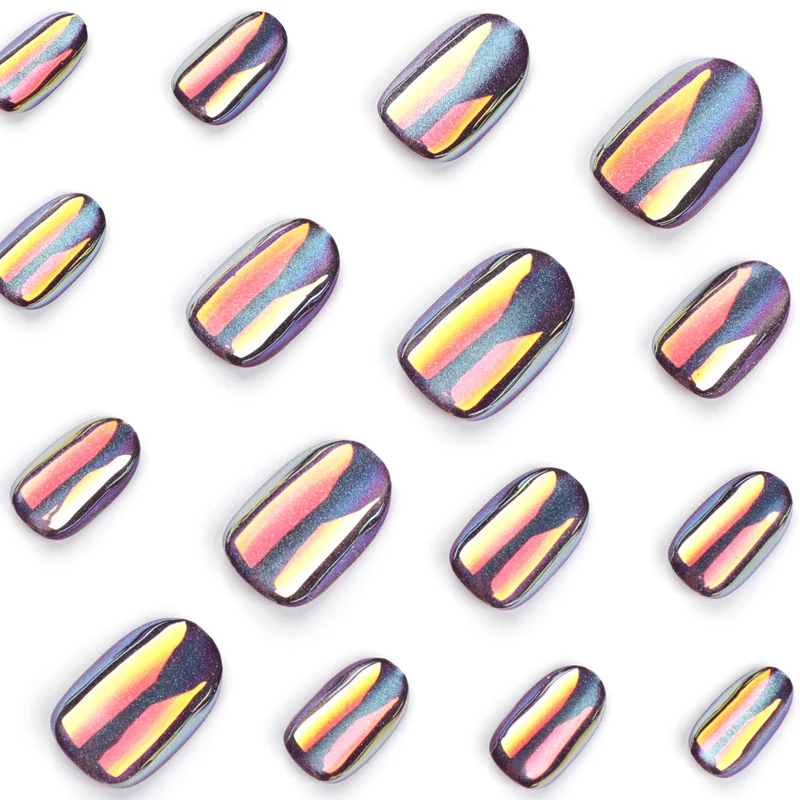 Kunstvolle Nagelkunst mit schimmerndem Finish Karnz