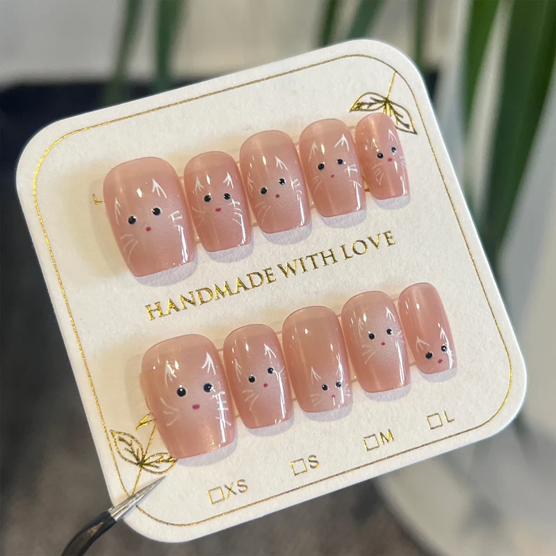 Kunstvolle Nagelkunst mit niedlichem Kaninchenmotiv Karnz