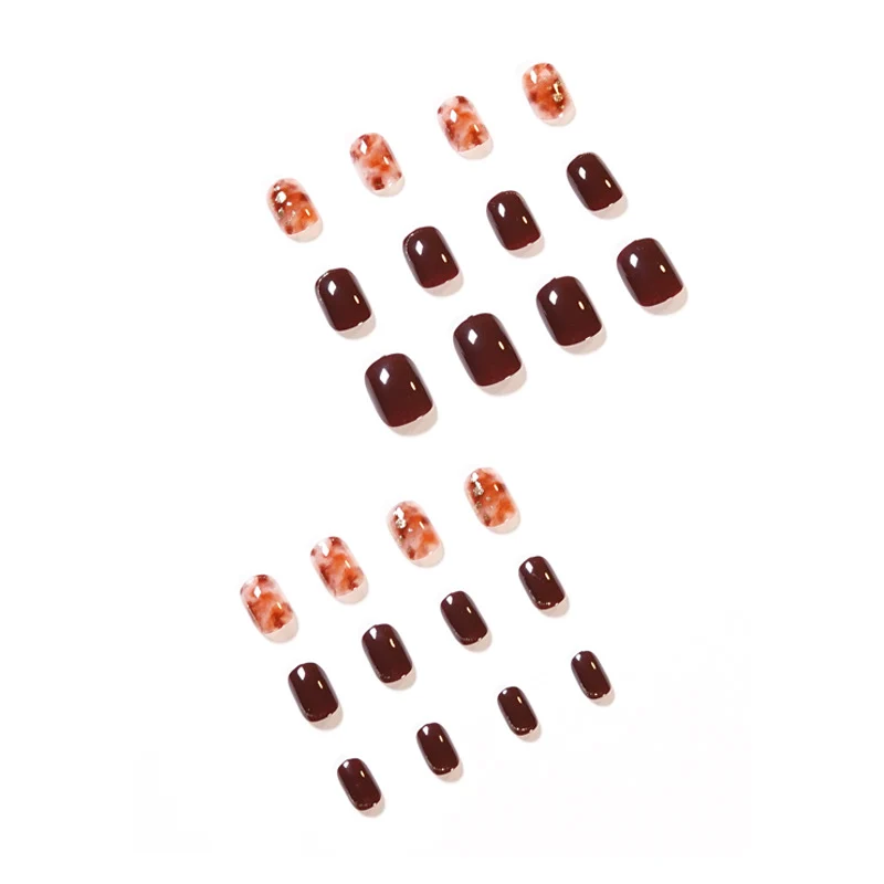Kunstvolle Nagelkunst mit natürlichen Farbnuancen Karnz