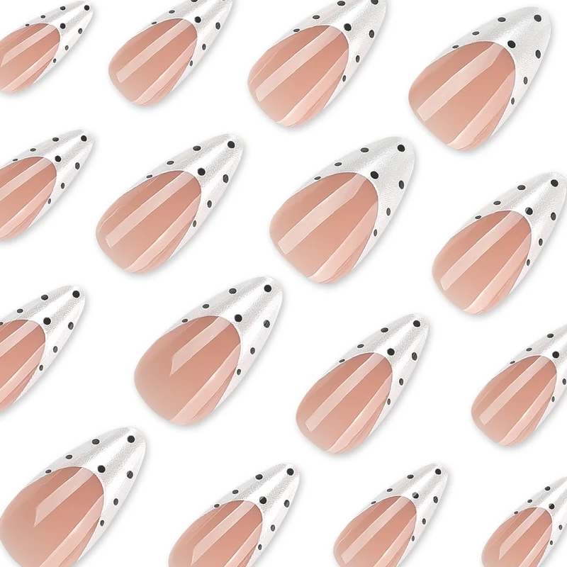 Kunstvolle Nagelkunst mit modernen Punkten und eleganter Spitze Karnz
