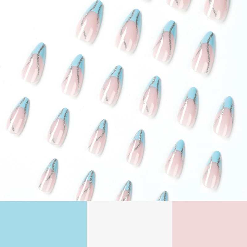 Kunstvolle Nagelkunst mit Glitzerlinien Karnz