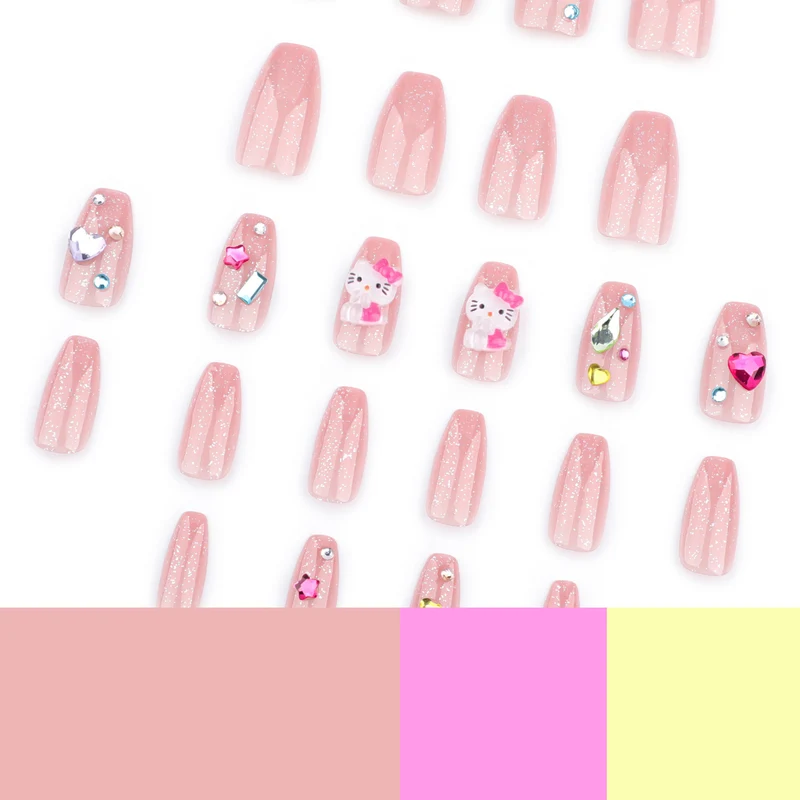 Kunstvolle Nagelkunst mit Glitzer- und Motivakzenten Karnz