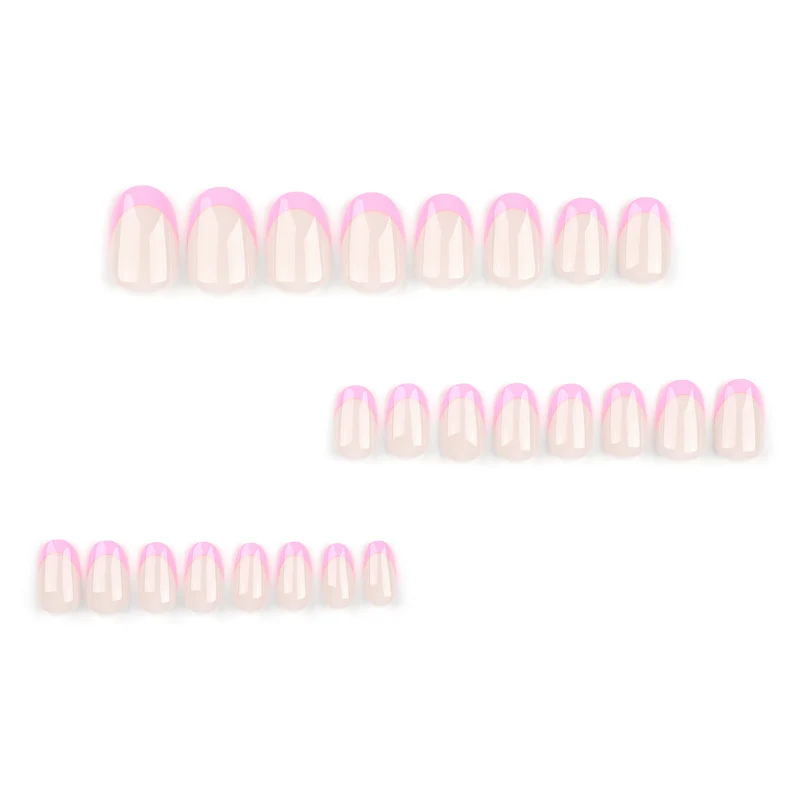 Kunstvolle Nagelkunst mit Glanz-Finish und elegantem French-Tip Karnz
