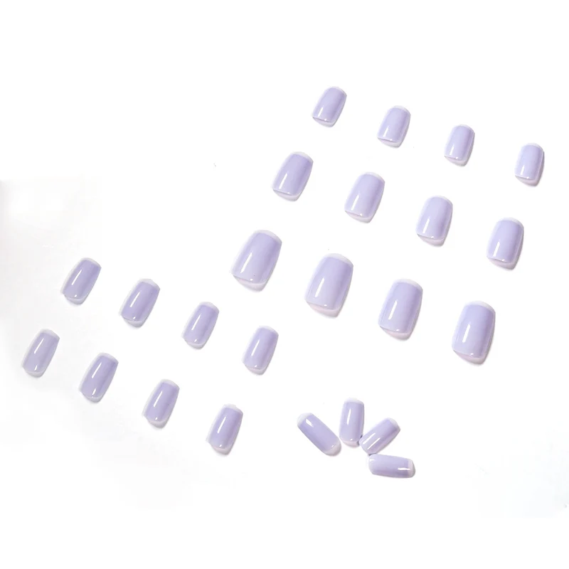 Kunstvolle Nageldesigns mit elegantem Farbverlauf und Glitzer Karnz