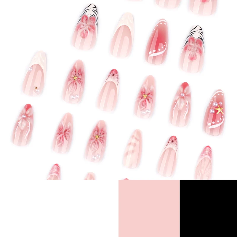 Kunstvolle Nagelkunst mit floralen und eleganten Akzenten Karnz