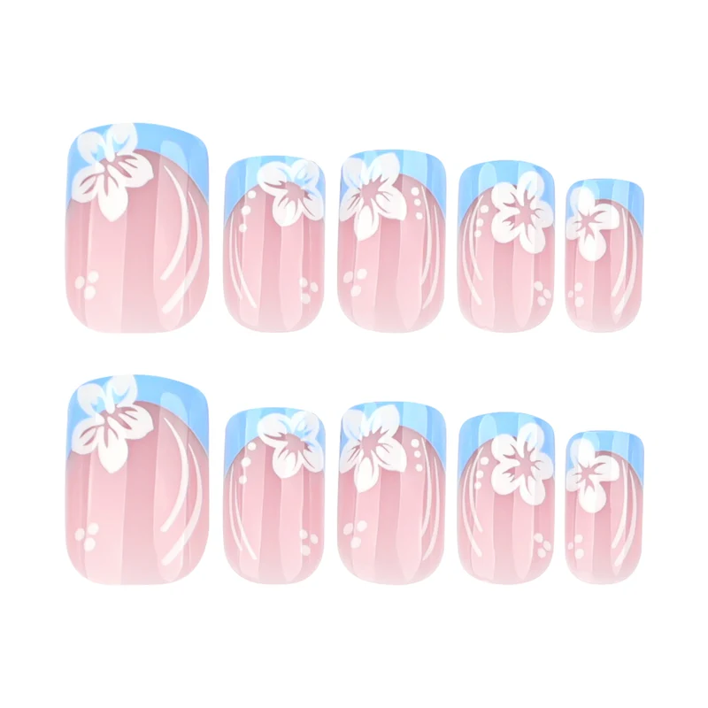Kunstvolle Nagelkunst mit floralem Design und elegantem French-Tip Karnz