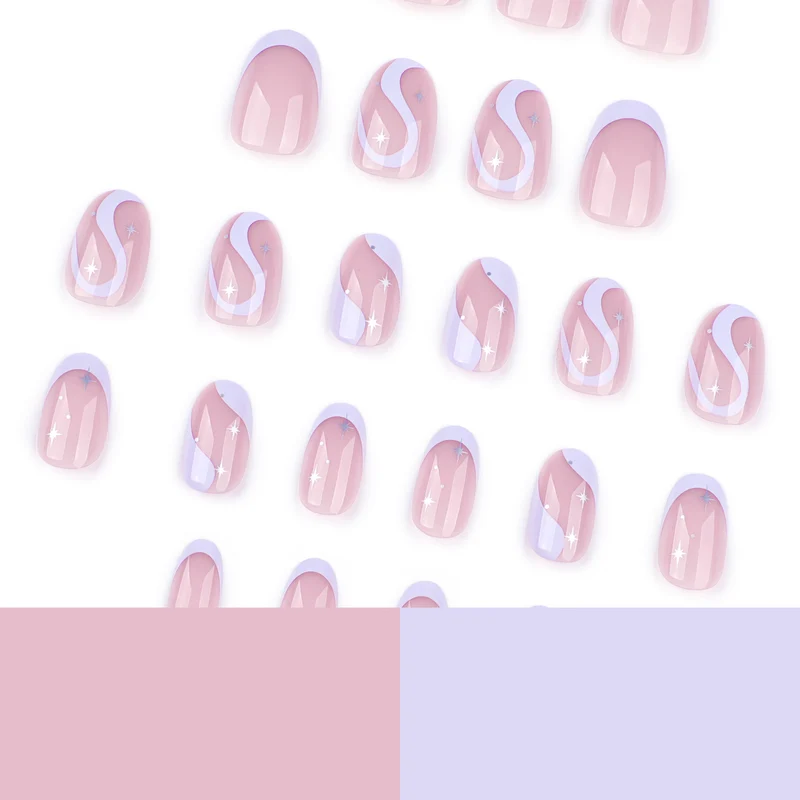 Kunstvolle Nagelkunst mit eleganten Wellenlinien und Glitzereffekten Karnz
