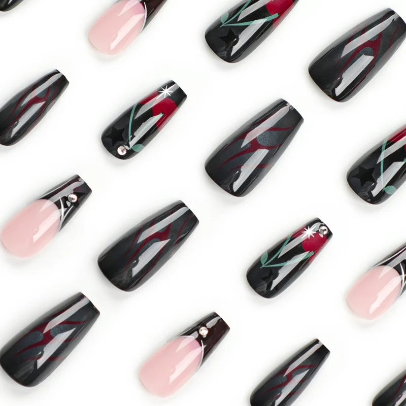 Kunstvolle Nagelkunst mit eleganten Glitzerakzenten und floralem Design Karnz