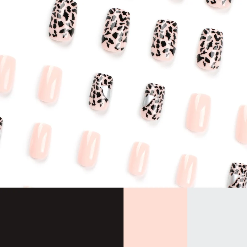 Kunstvolle Nagelkunst mit elegantem Tierdesign Karnz