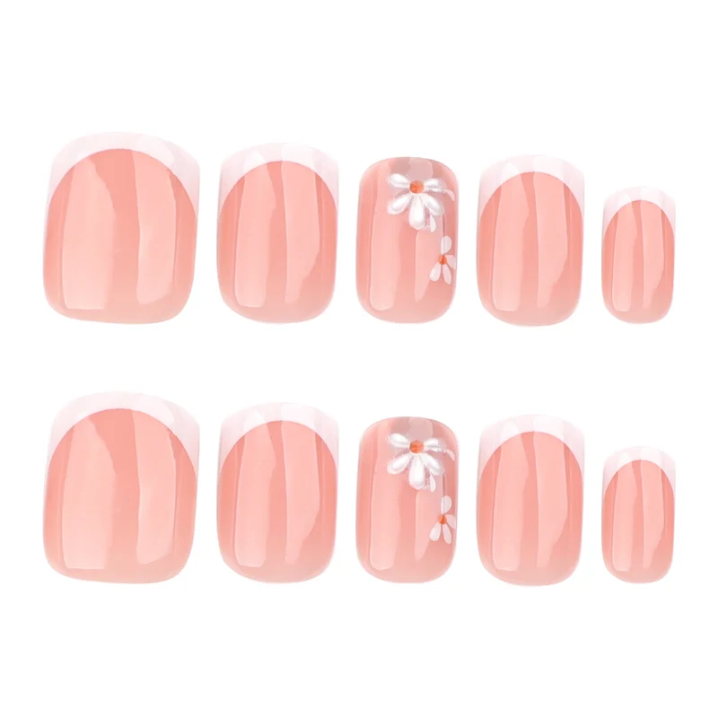Kunstvolle Nagelkunst mit elegantem Blüten-Design Karnz