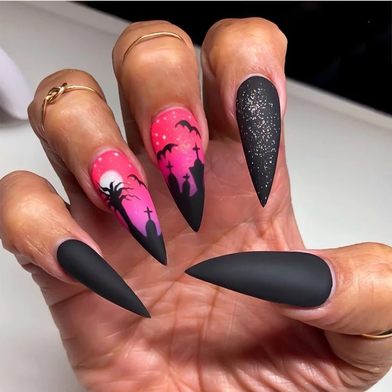 Kunstvolle Nagelkunst im Halloween-Design Karnz