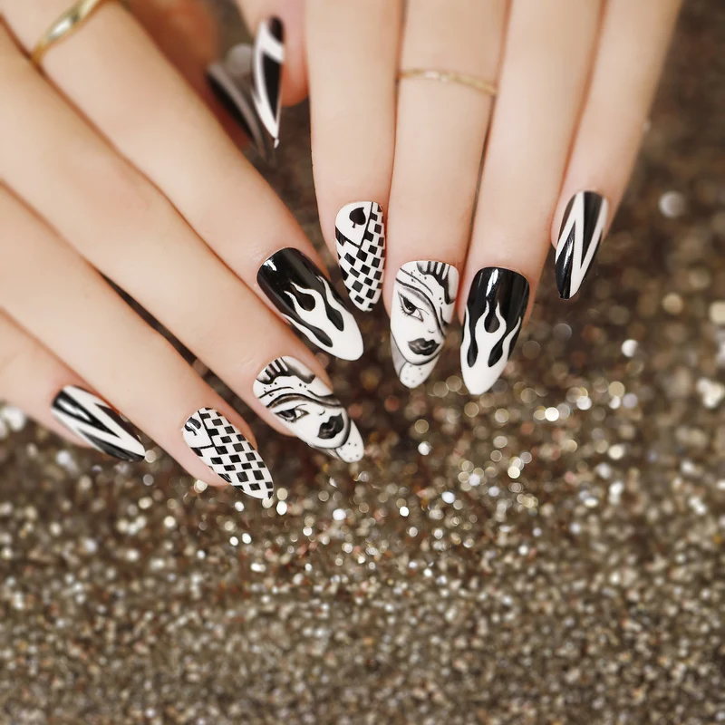 Kunstvolle Nagelkunst im Halloween-Design Karnz