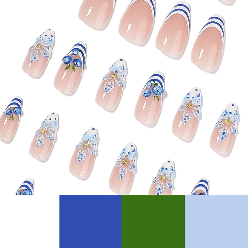 Kunstvolle Nagelgestaltung mit floralen und maritimen Elementen Karnz