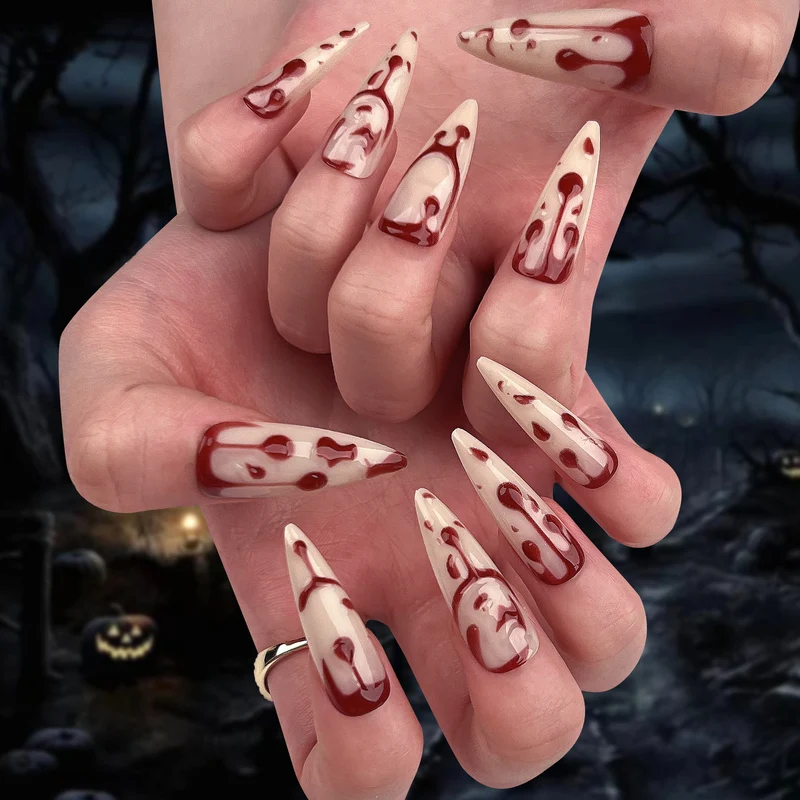Kunstvolle Halloween-Gel-Nägel im blutigen Design Karnz