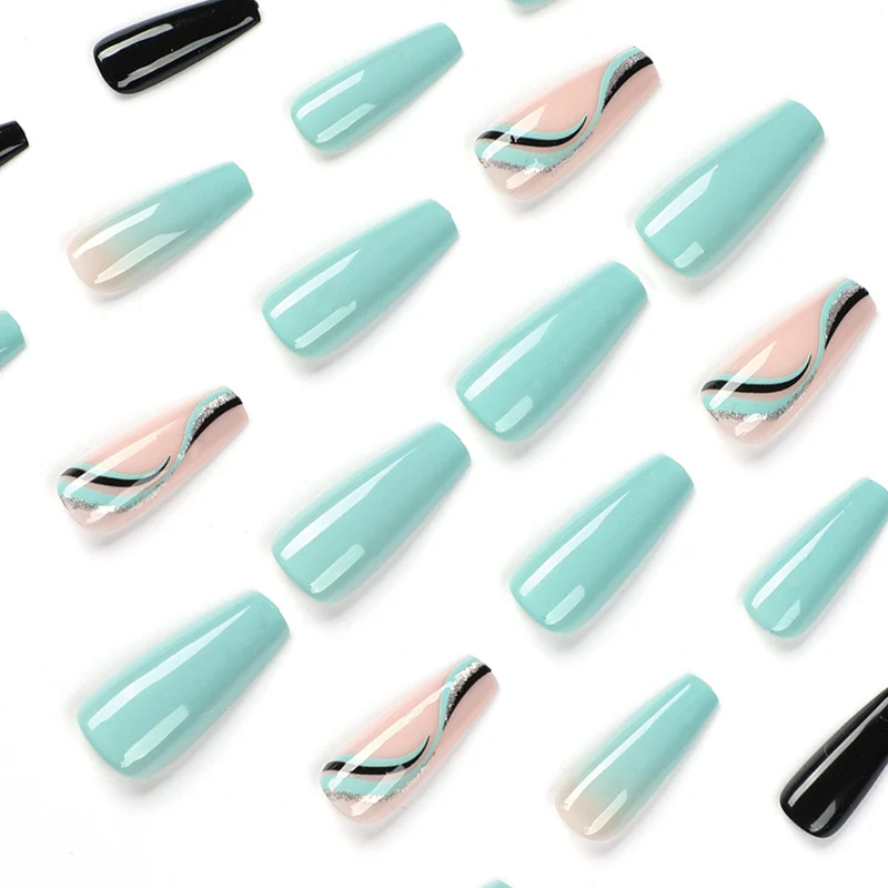 Kunstvolle Gel-Nagelverlängerungen im modernen Design Karnz