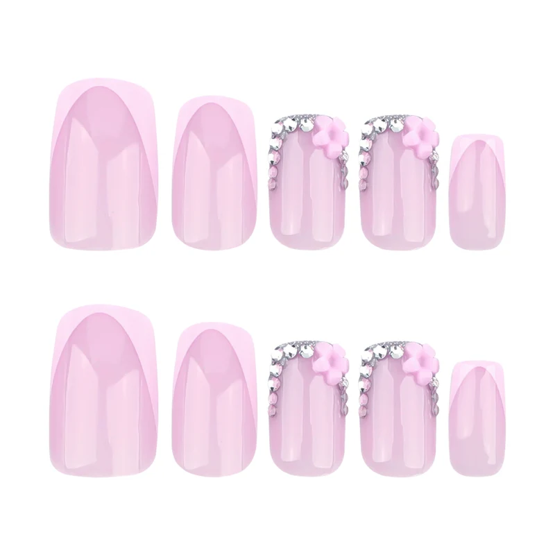 Kunstvolle Gel-Nägel mit eleganten floralem Design und Glitzerakzenten Karnz