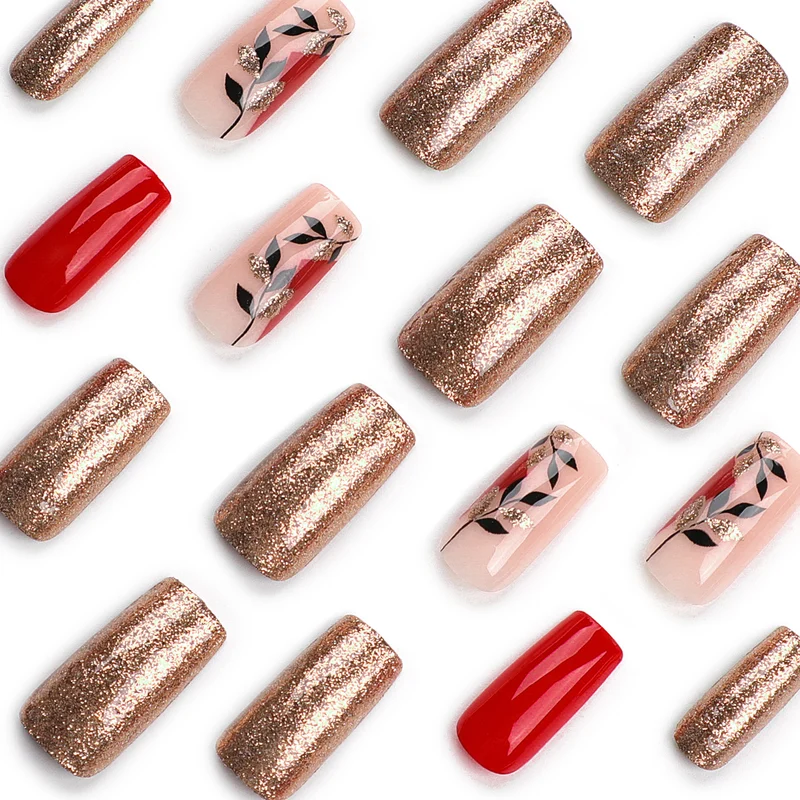 Kunstvolle Gel-Nägel mit elegantem Floral-Design und Glitzerakzenten Karnz