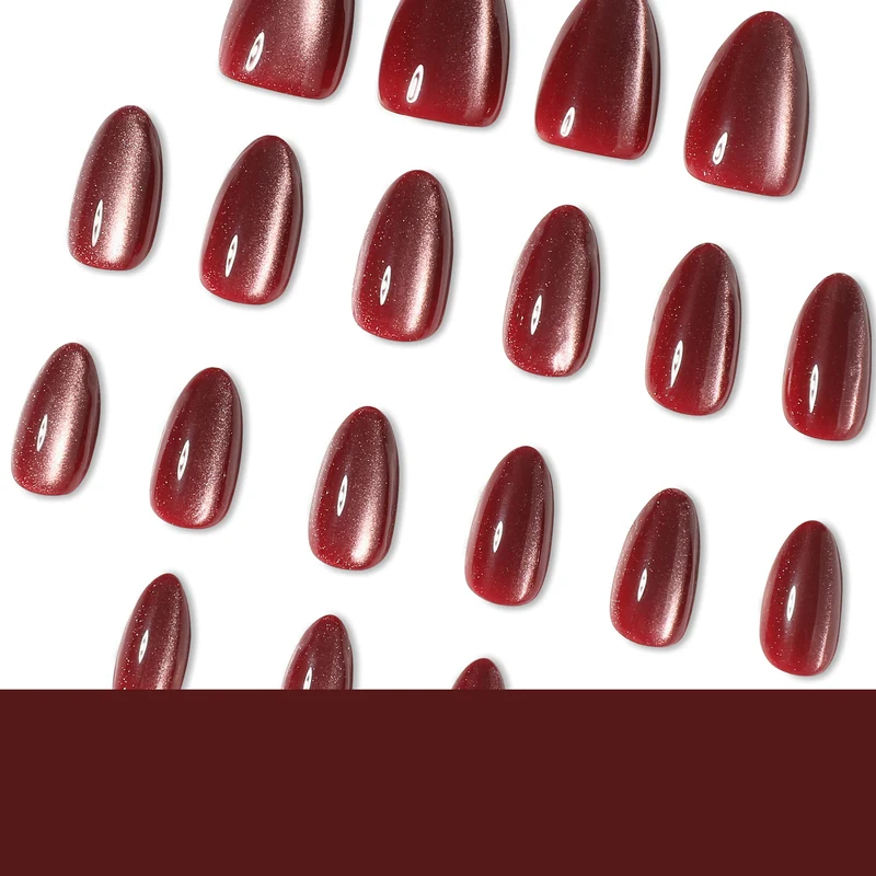 Kunstvolle Gel-Nägel in elegantem Hochglanz Finish Karnz