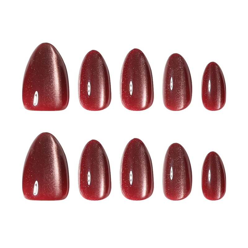 Kunstvolle Gel-Nägel in elegantem Hochglanz Finish Karnz