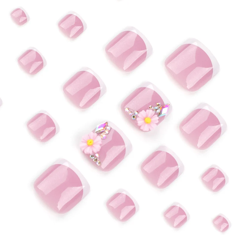 Kunstvolle Fußnagelkunst mit floralen Verzierungen Karnz