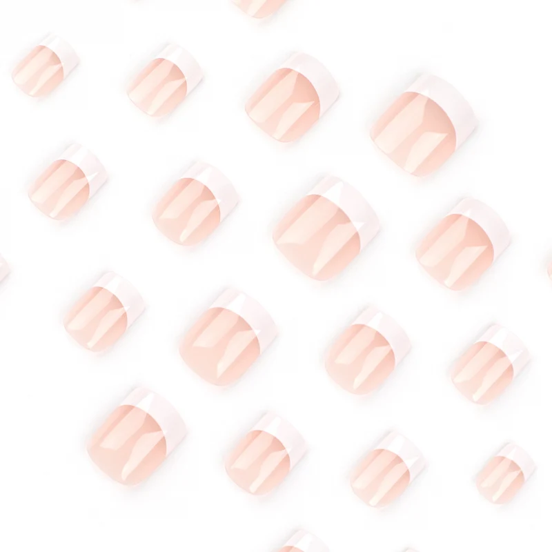 Kunstvolle French-Tip Nägel Karnz