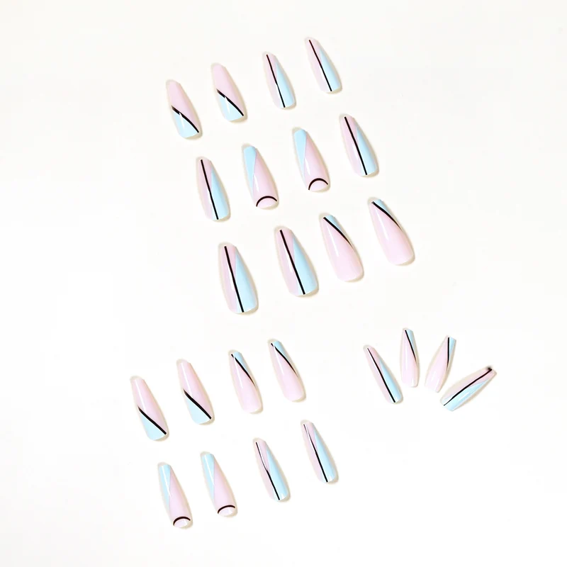 Kunstvolle Acryl-Nägel mit geometrischem Design Karnz