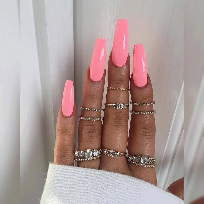 Künstliche Nagelverlängerungen mit Hochglanz-Finish Karnz