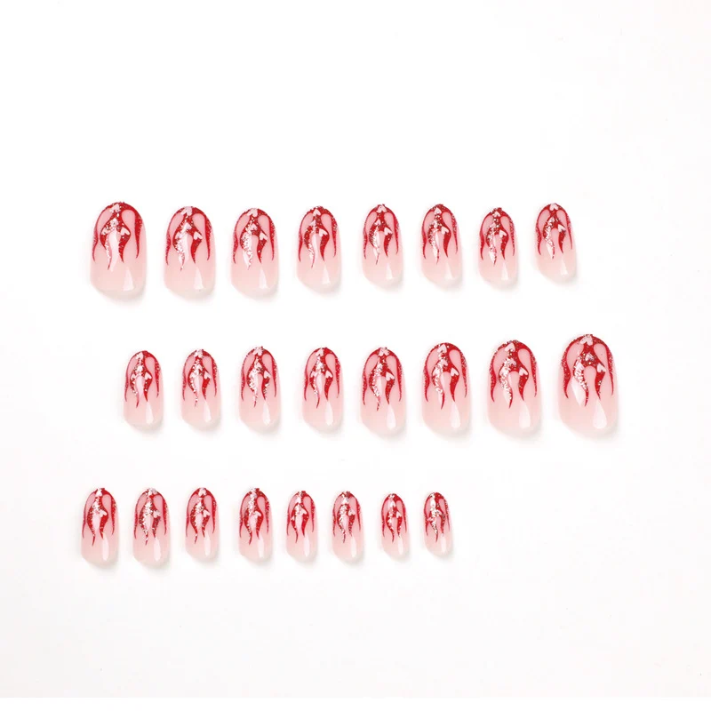 Künstliche Nagelkunst mit romantischem Herz- und Flammen-Design Karnz