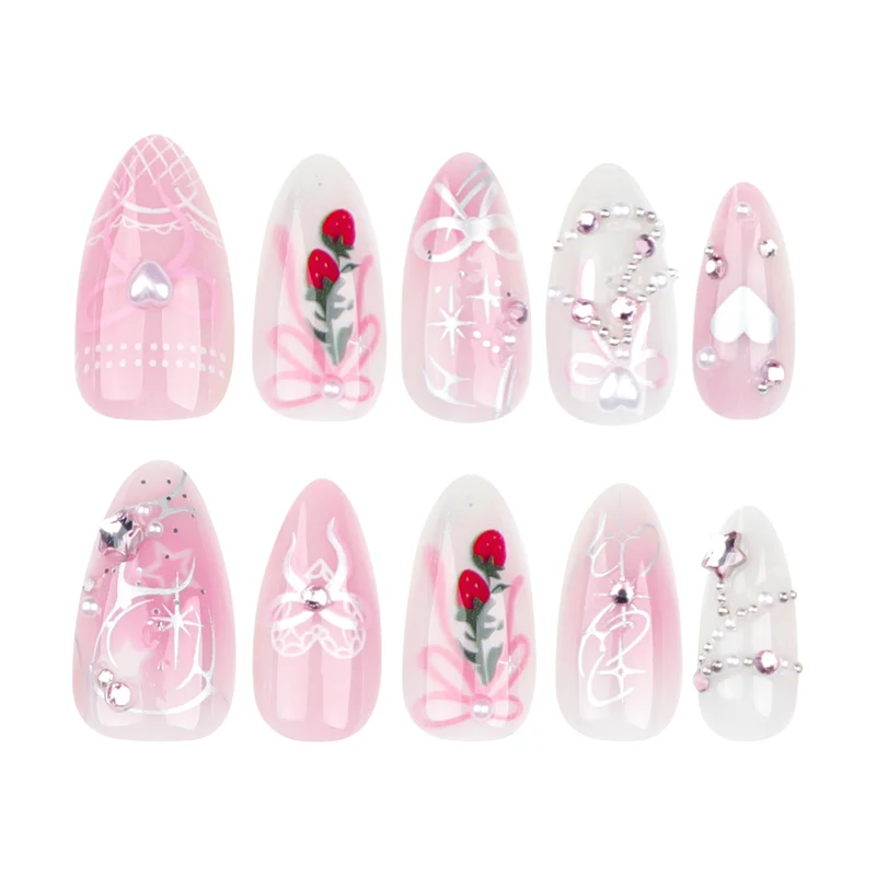 Künstliche Nagelkunst mit romantischem Design und Glitzerakzenten Karnz