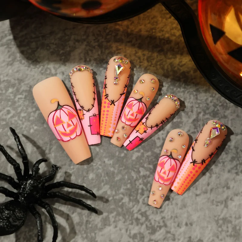 Künstliche Nagelkunst mit Halloween-Motiv Karnz